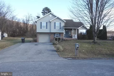 3834 Mountain Shadow Cir, Fayetteville, PA 17222