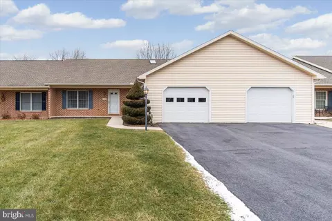 3459 Glen Eagles Dr, Chambersburg, PA 17202