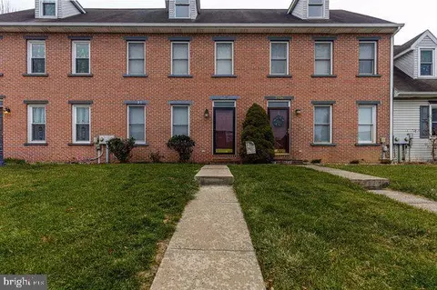 1938 Clinton Ave, Chambersburg, PA 17201