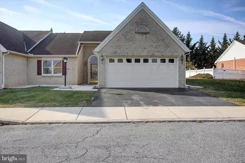 1212 Brandon Dr, Chambersburg, PA 17201