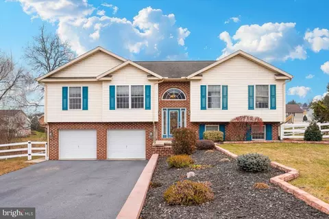 110 Topaz Dr, Chambersburg, PA 17202