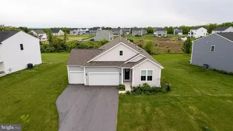 2098 Mandarin Dr, Chambersburg, PA 17202