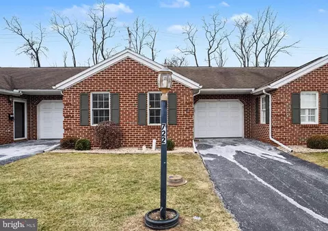 722 Fireside Dr, Shippensburg, PA 17257