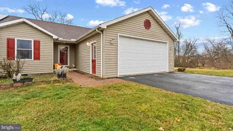 1065 Kunkle Dr, Chambersburg, PA 17202