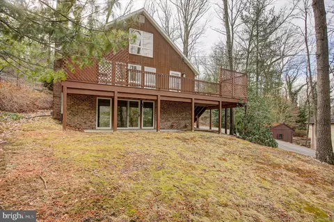 8147 Michaux Dr, Fayetteville, PA 17222