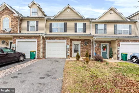 208 Whitley Dr #44, Chambersburg, PA 17201