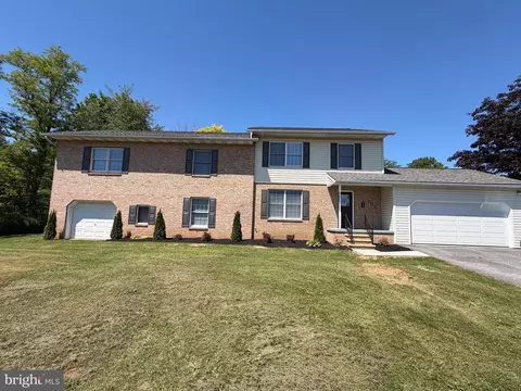 805 Antrim Ln, Greencastle, PA 17225