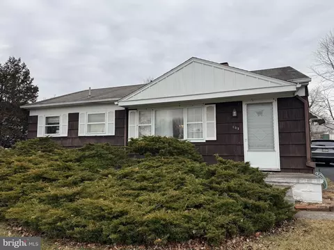 102 Lincoln Dr, Fayetteville, PA 17222