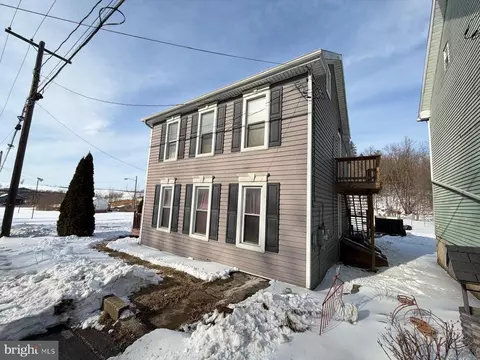 823 W Main St, Waynesboro, PA 17268