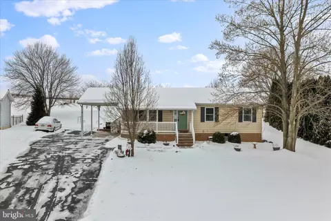 1660 Hawthorne Ln, Chambersburg, PA 17202