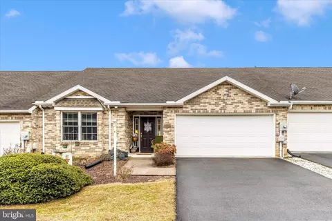 608 Brookview Dr, Greencastle, PA 17225