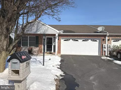 734 Golden Spring Dr N, Waynesboro, PA 17268