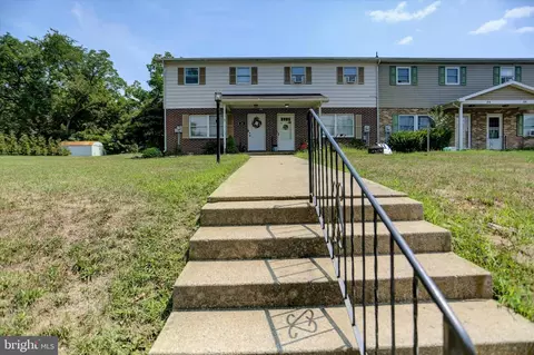 20 Surrey Dr, Chambersburg, PA 17201