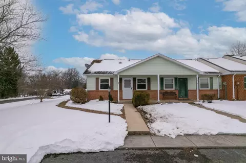 65 Nottingham Dr, Chambersburg, PA 17201
