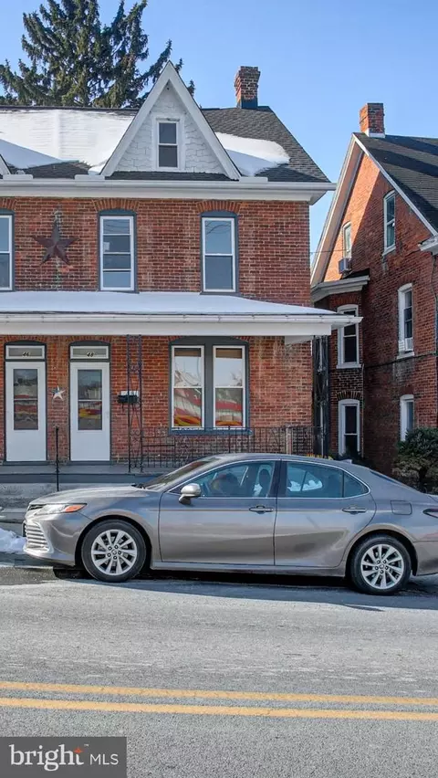48 W Third St, Waynesboro, PA 17268