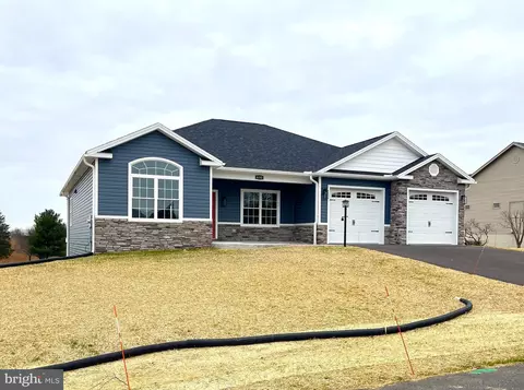 6195 Merion Dr, Fayetteville, PA 17222