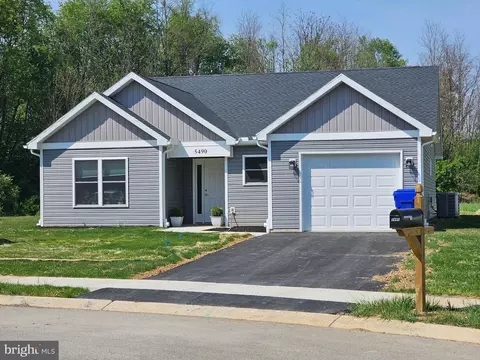 5490 Sutherland Ct, Chambersburg, PA 17202