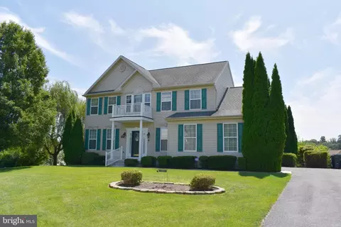 108 Bridle Hill Ct, Chambersburg, PA 17202