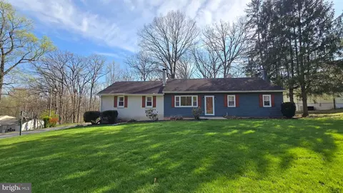 9654 Circle Dr, Chambersburg, PA 17201