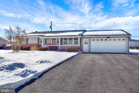 1138 Brandon Dr, Chambersburg, PA 17201