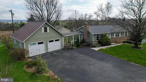 824 Fox Meadow Rd, Chambersburg, PA 17202