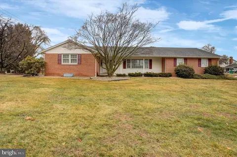 34 Acorn Cir, Chambersburg, PA 17202
