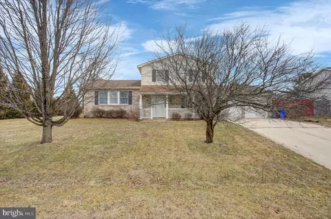 1760 Holly Ln, Chambersburg, PA 17202