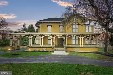 827 Philadelphia Ave, Chambersburg, PA 17201
