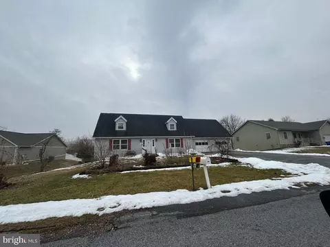 1048 Kunkle Dr, Chambersburg, PA 17202