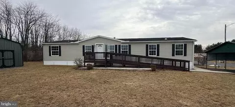 38 Maizefield Dr, Shippensburg, PA 17257