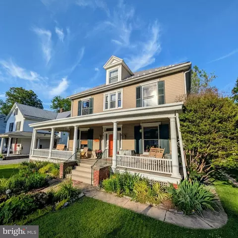 105 Linden Ave, Mercersburg, PA 17236