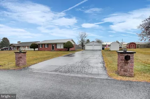 108 Hoke Dr, Chambersburg, PA 17202
