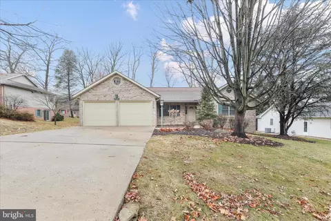 7010 Fairway Oaks, Fayetteville, PA 17222