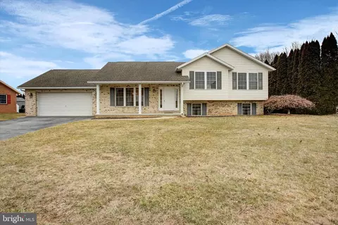 345 Suelinn Dr, Chambersburg, PA 17201