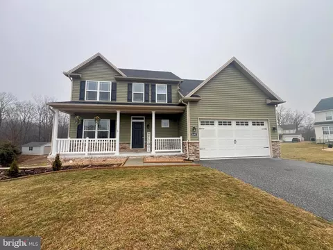 1697 Raven Dr, Chambersburg, PA 17202