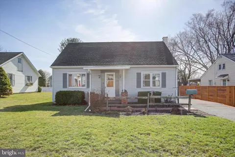 712 Stanley Ave, Chambersburg, PA 17201