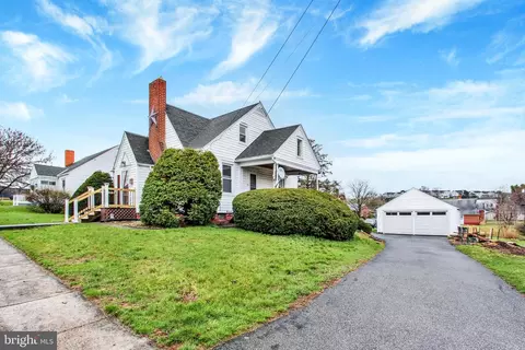 319 N Franklin St, Waynesboro, PA 17268