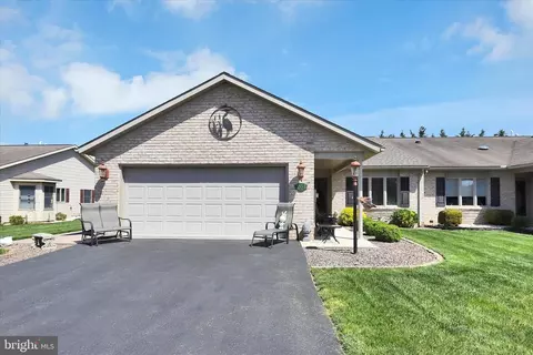 261 Sunbrook Dr #146, Chambersburg, PA 17201