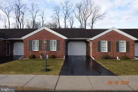 724 Fireside Dr, Shippensburg, PA 17257