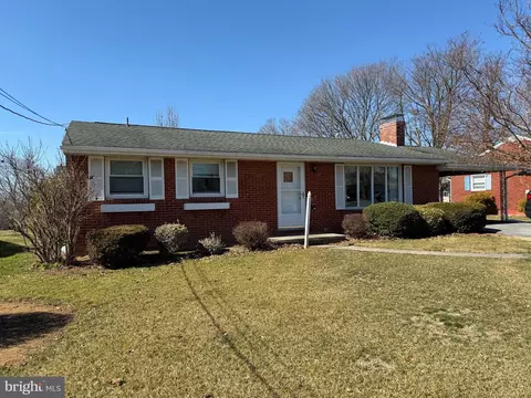 207 Pine Dr, Fayetteville, PA 17222