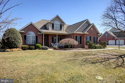 1634 Majestic Dr, Chambersburg, PA 17202
