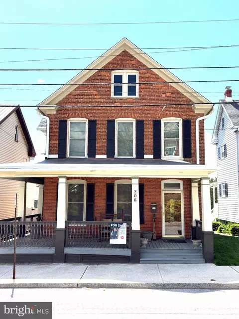 206 W North St, Waynesboro, PA 17268