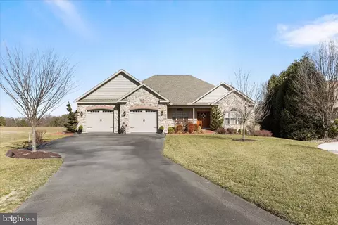 1464 Highfield Ct, Chambersburg, PA 17202