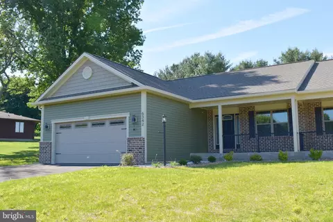 6342 Penn National Dr, Fayetteville, PA 17222