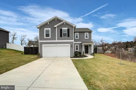11230 Cross Fields Dr, Waynesboro, PA 17268