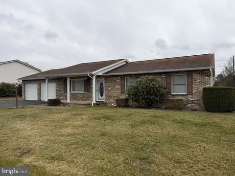 632 Kittatinny Dr, Chambersburg, PA 17202
