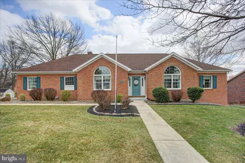84 Monroe Dr, Chambersburg, PA 17201