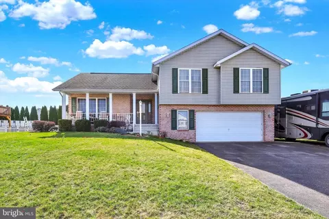 345 Roseann Dr, Chambersburg, PA 17201