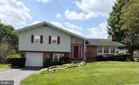 903 Fox Meadow Rd, Chambersburg, PA 17202
