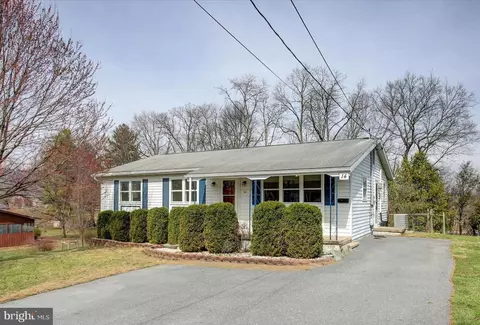 14 W Grandview Ave, Mercersburg, PA 17236
